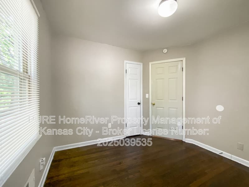Kansas City House: 418 NE 55th St