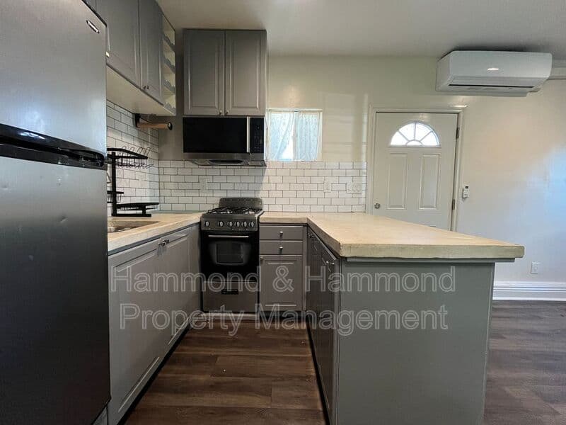 Van Nuys House: 15360 Leadwell St.