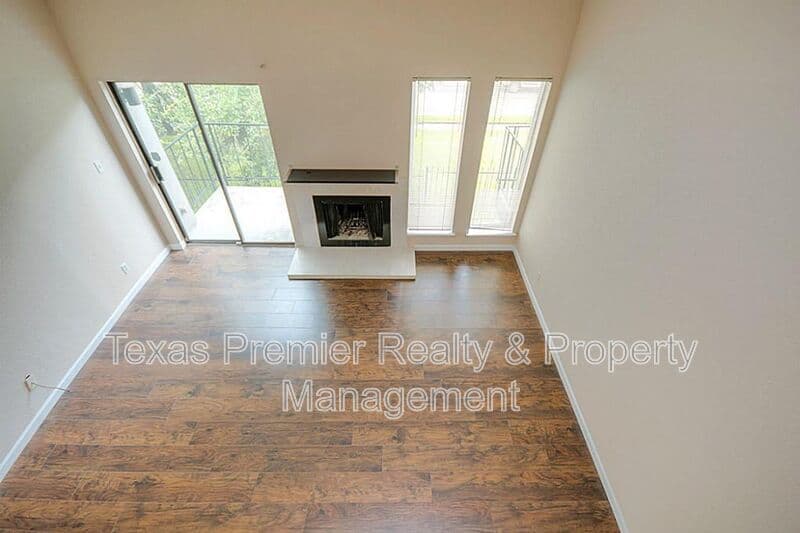 Houston Condo: 10811 Richmond Ave