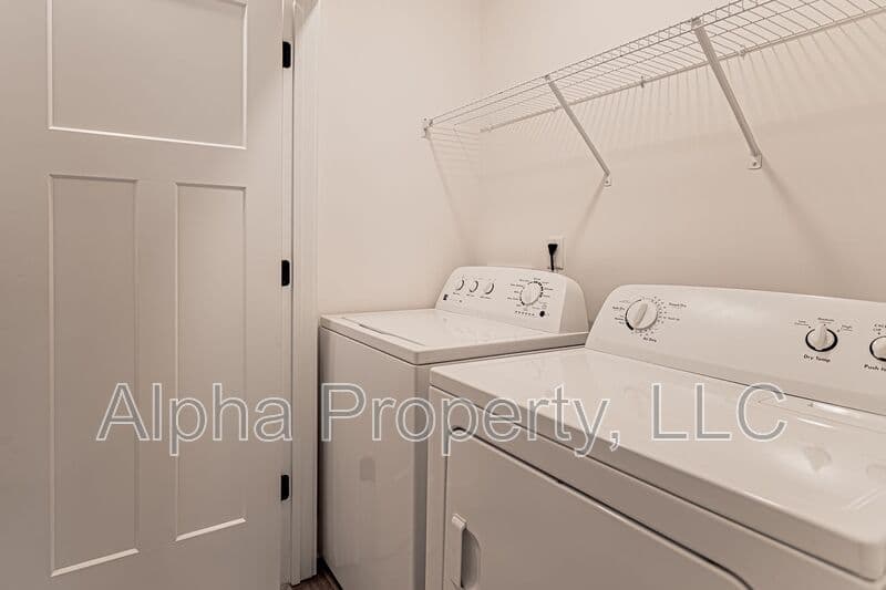 Moore Townhome: 1086 Millison Pl