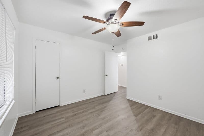 Kirbyville House: 1410 South Elizabeth Ave