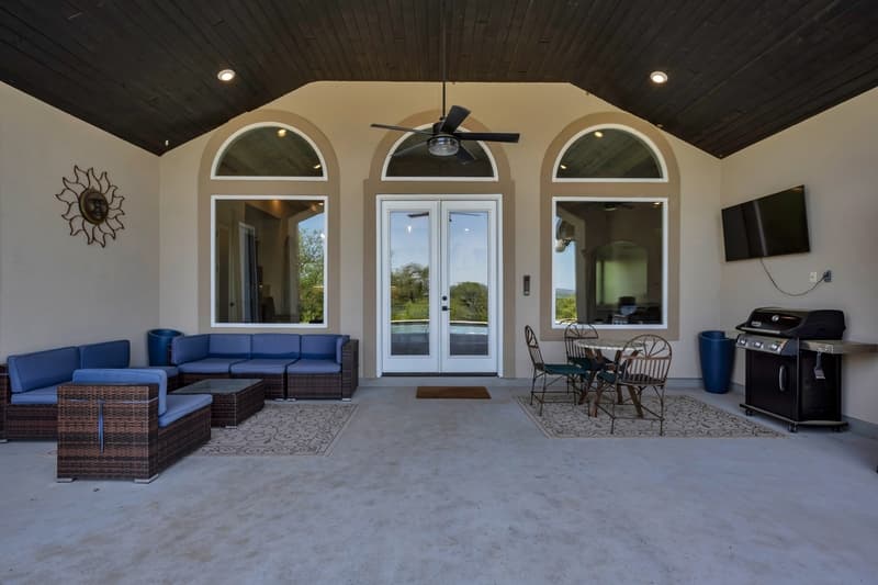 Horseshoe Bay House: 200 Mt Dew