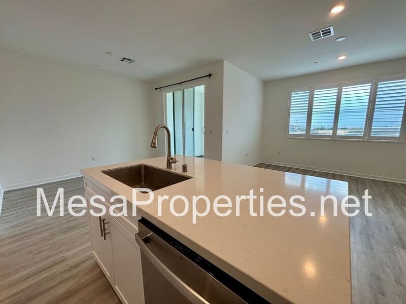 Ontario Condo: 2706 E Bottas Privado