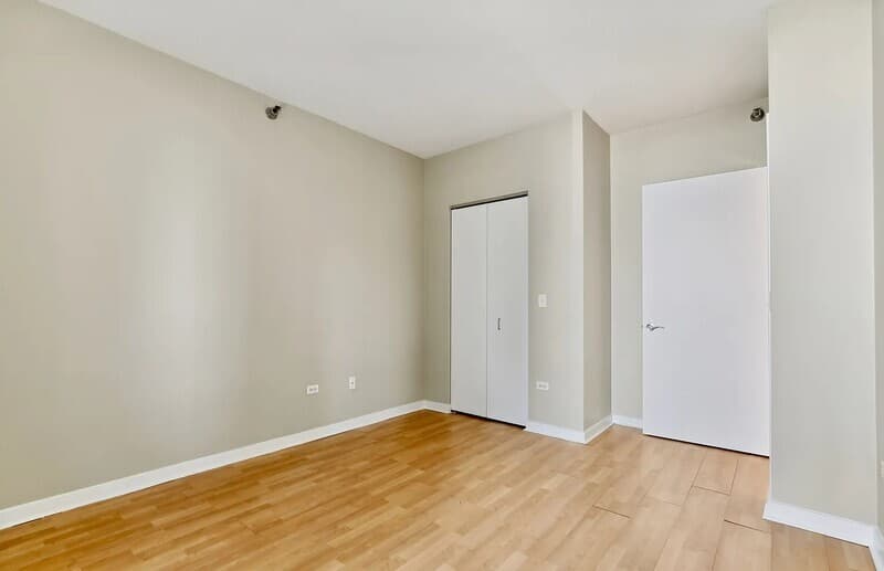 Chicago Condo: 330 W Grand Ave