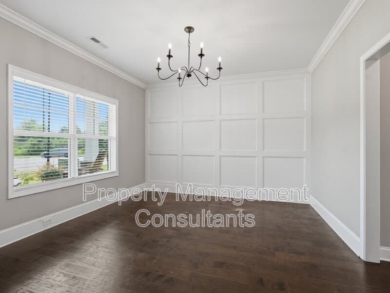 Athens House: 14735 Commonwealth Drive
