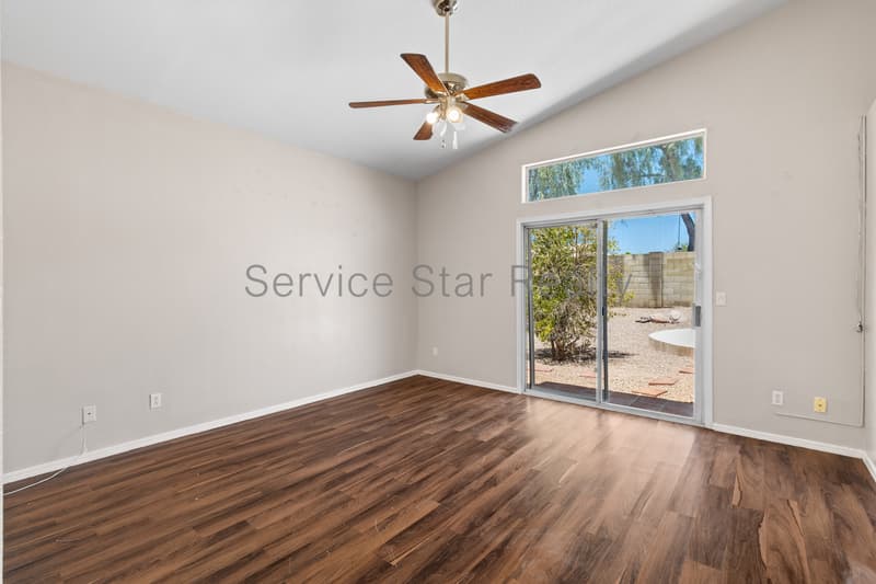 Phoenix House: 1318 E Saint John Rd