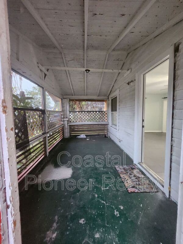 St Petersburg House: 701 Newton Ave S