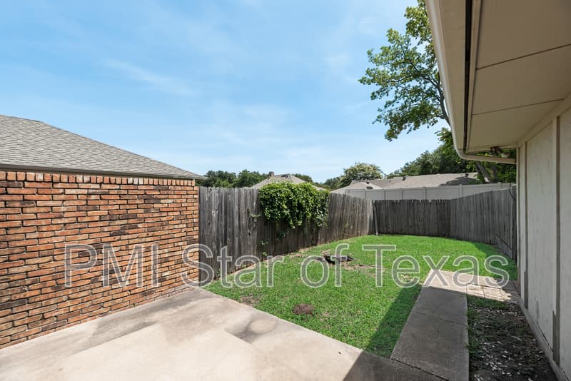Plano Condo: 2130 Teakwood Ln