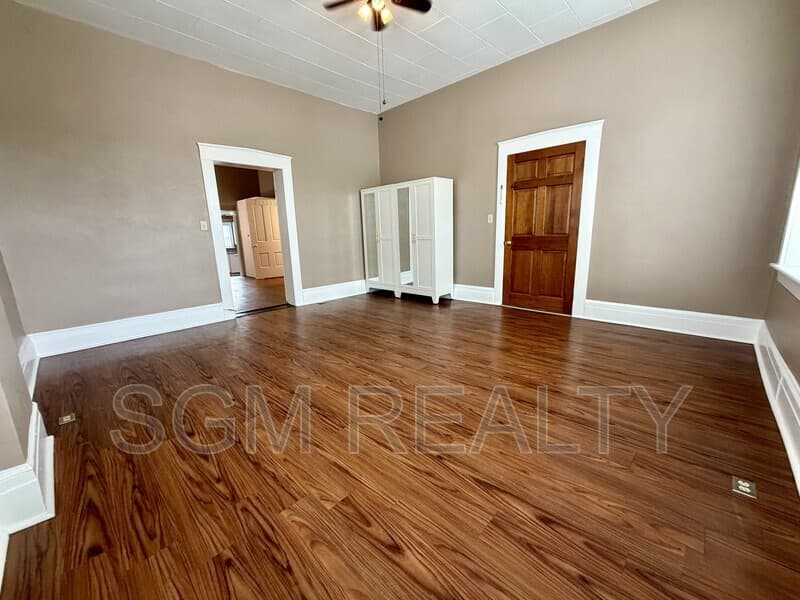 Waterloo Condo: 316 W Mill St