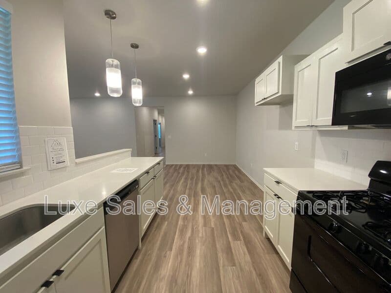 Okahoma City House: 8000 NW 110th Dr