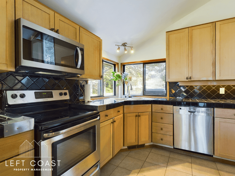 Lincoln City House: 132 Salishan Drive