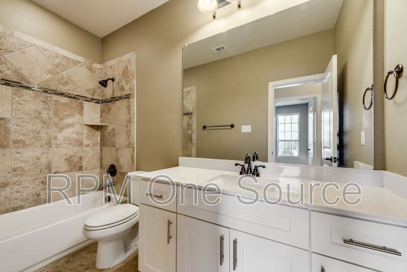 Lewisville House: 290 Almanor Street