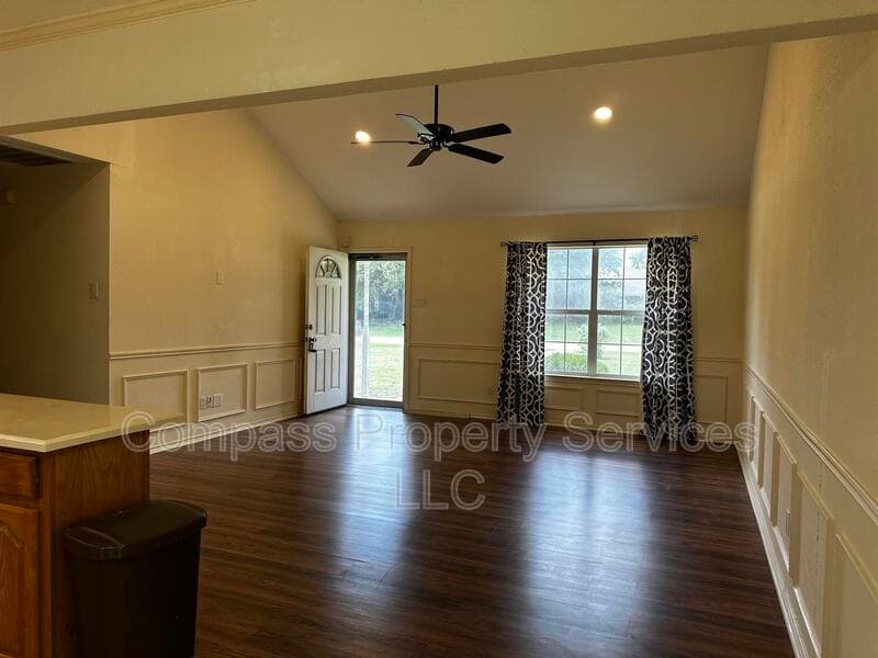 Lorena House: 289 Nally St