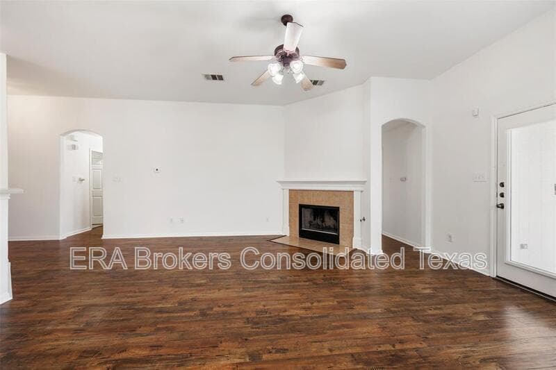 Pflugerville House: 18513 Silent Water Way