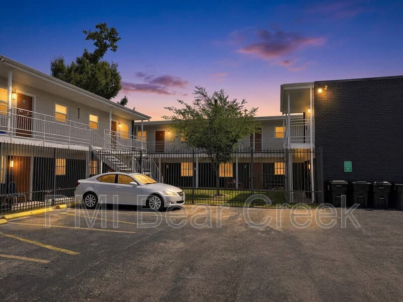 Houston Condo: 1824 Thonig Road