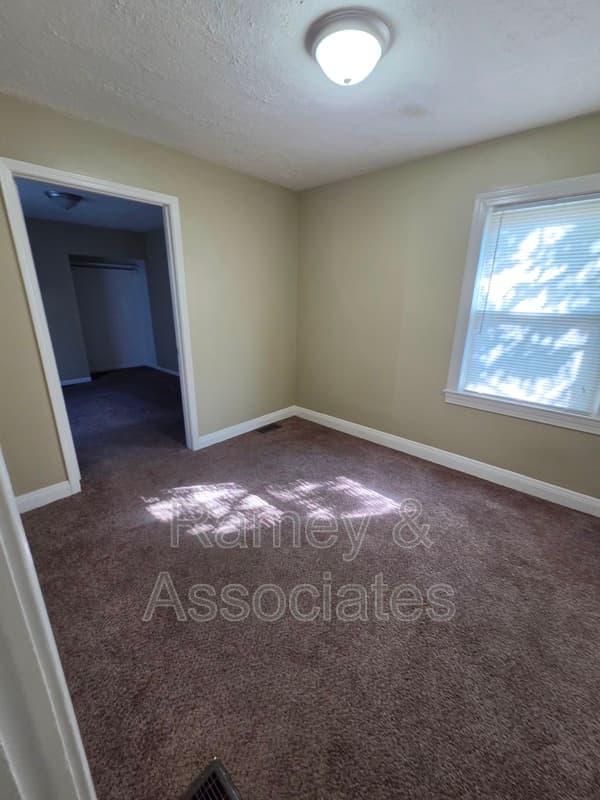 Louisville House: 1091 Bicknell Ave