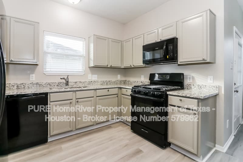 Fresno House: 2131 Chelsea Vale Dr