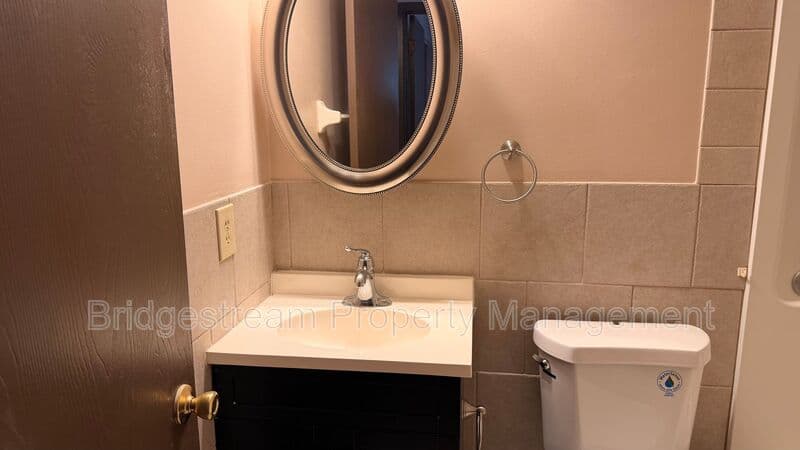 Germantown House: 40 Candlewood Ct