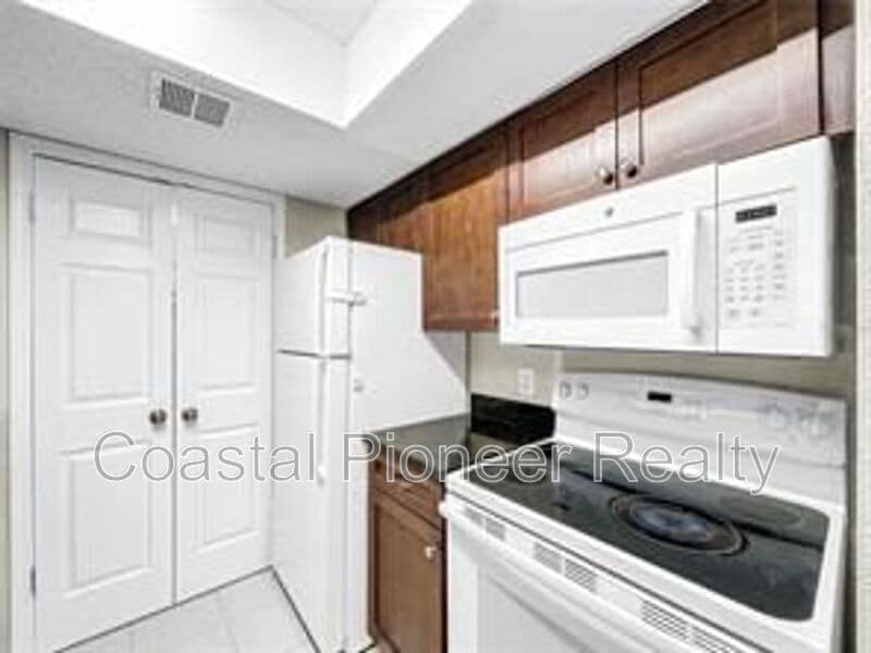 St Petersburg Condo: 10200 Gandy Blvd N