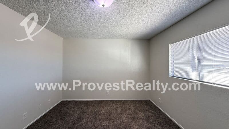 Apple Valley House: 22544 Sioux Rd
