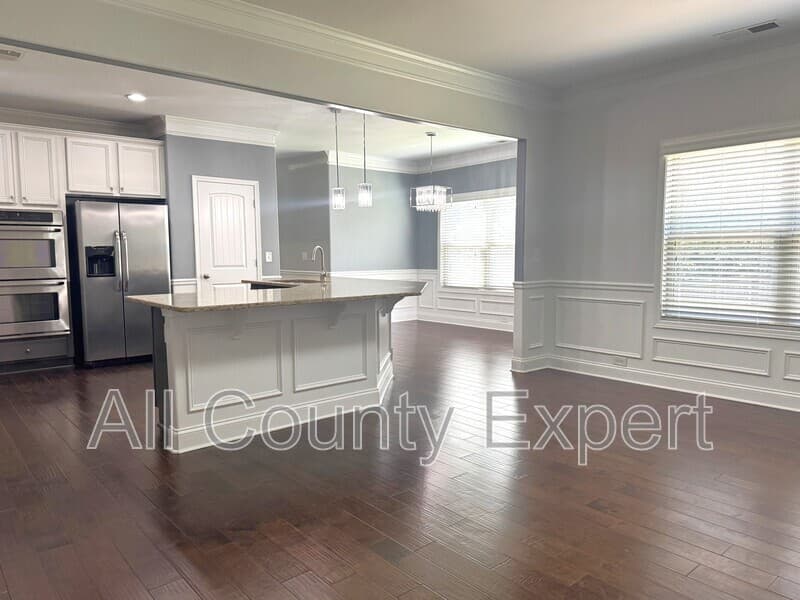 Cumming House: 4215 Hopewell Manor Drive