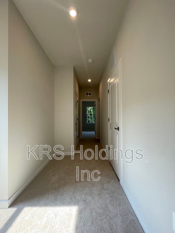 Woodbridge Townhome: 3738 District Dr.