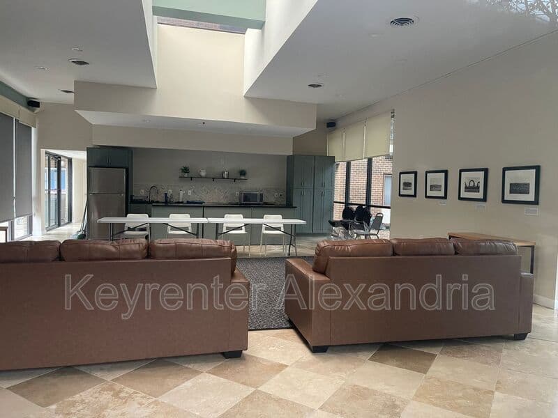 Alexandria Condo: 116 Roberts Ln