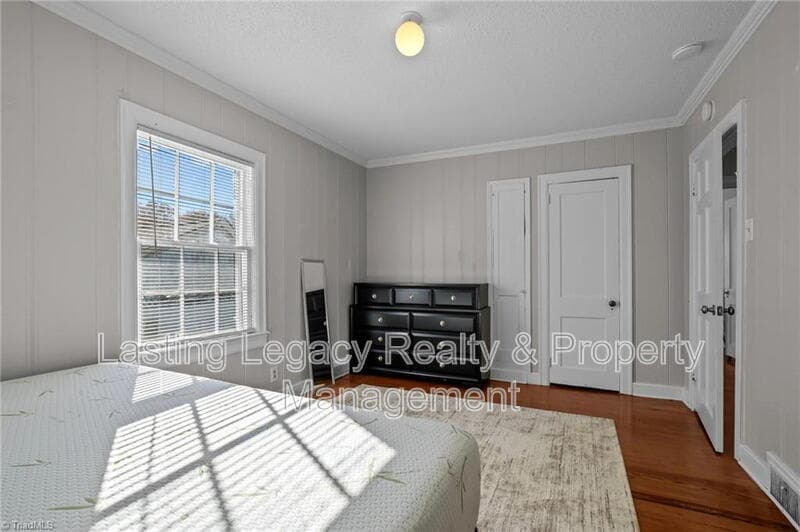 Winston-Salem House: 156 Rosedale Circle
