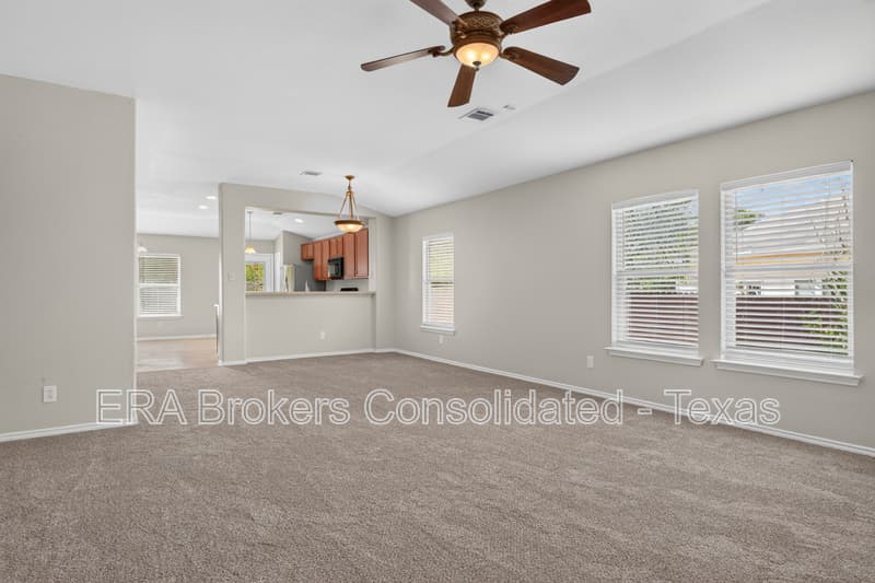 San Antonio House: 5938 Southern Knoll