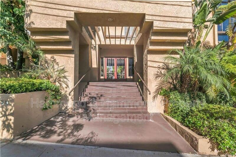 West Hollywood Condo: 970 Palm Ave.