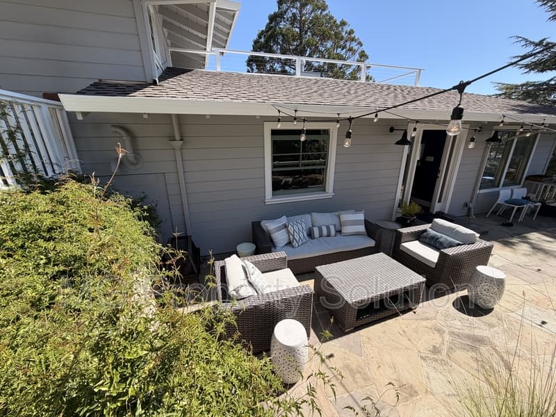 Mill Valley House: 74 Bay Vista Drive