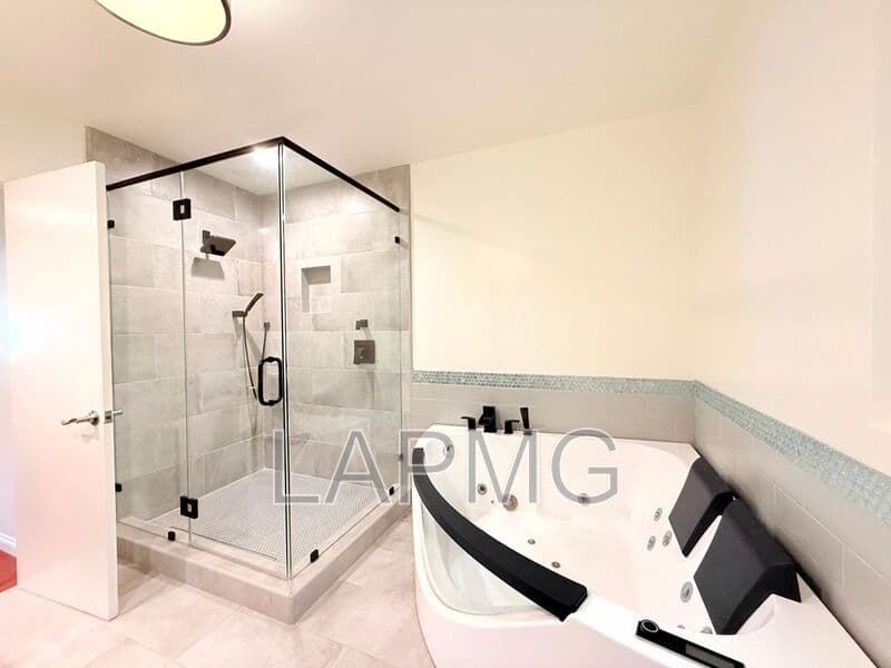 Los Angeles House: 5500 Shenandoah Avenue