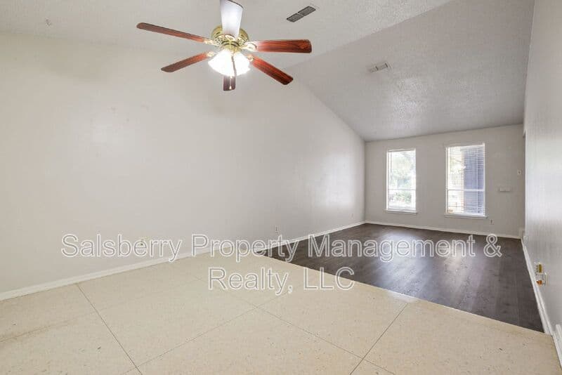 Fort Worth House: 4913 Westlake Drive