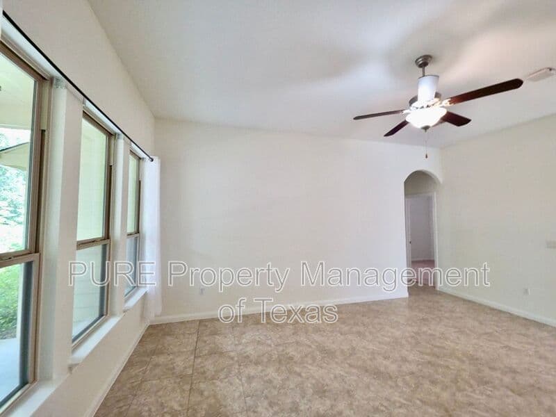 Austin House: 615 Linares Ln