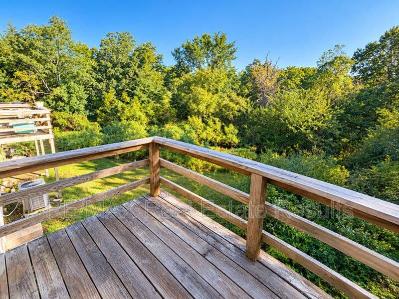 Gravette Condo: 210 White Oak Dr NE