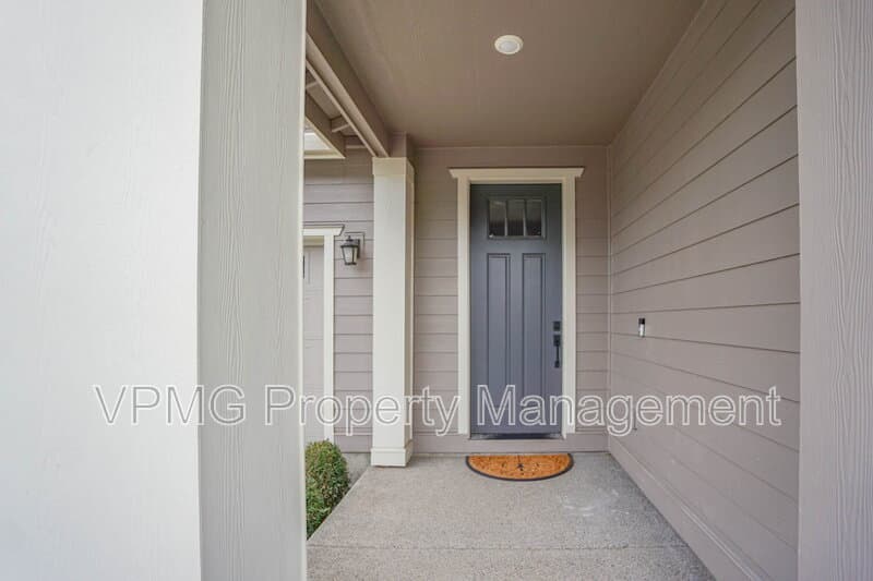 Washougal House: 359 W Koa St