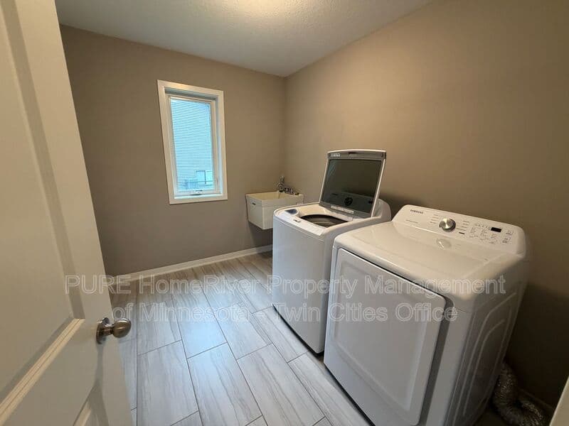 Rochester House: 3453 Ridgeline Dr SE
