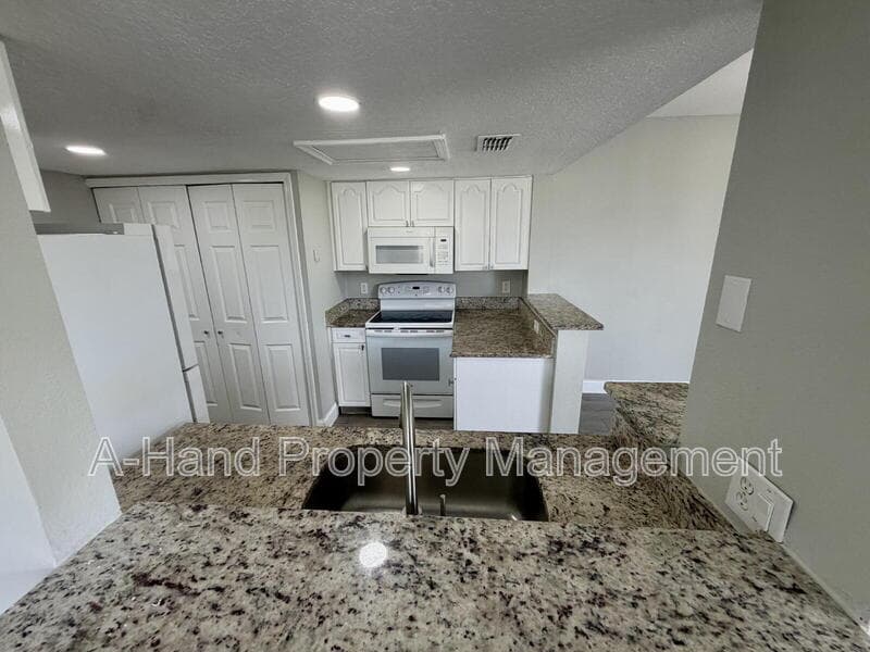 Davenport Condo: 1334 Washington Palm Loop