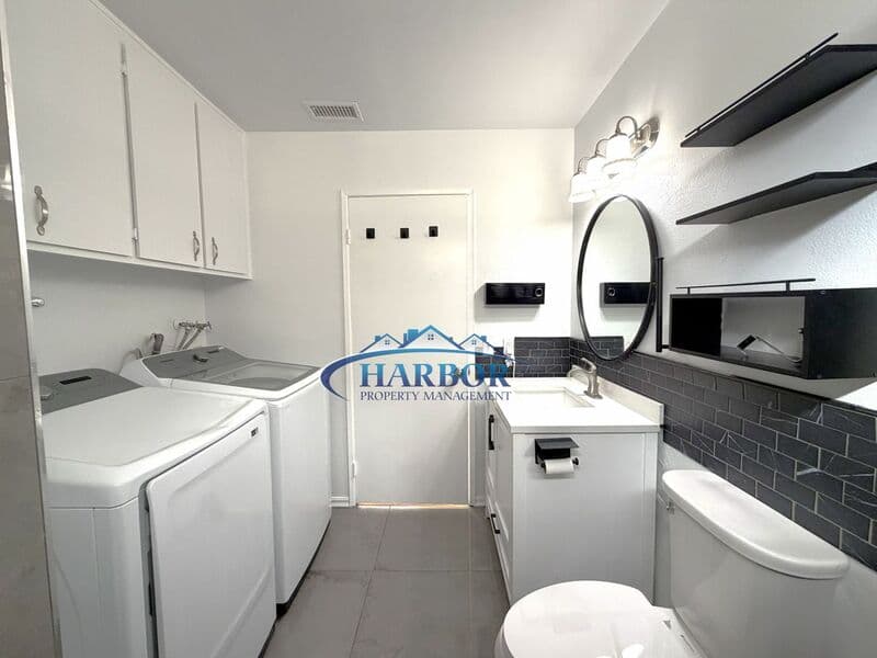 Compton House: 720 Matthisen Cir