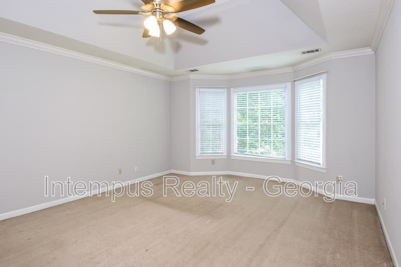 Roswell House: 330 Banyon Brook Pt