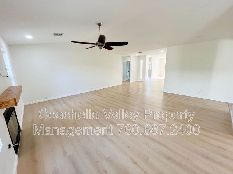 Palm Springs House: 372 W Dominguez Rd