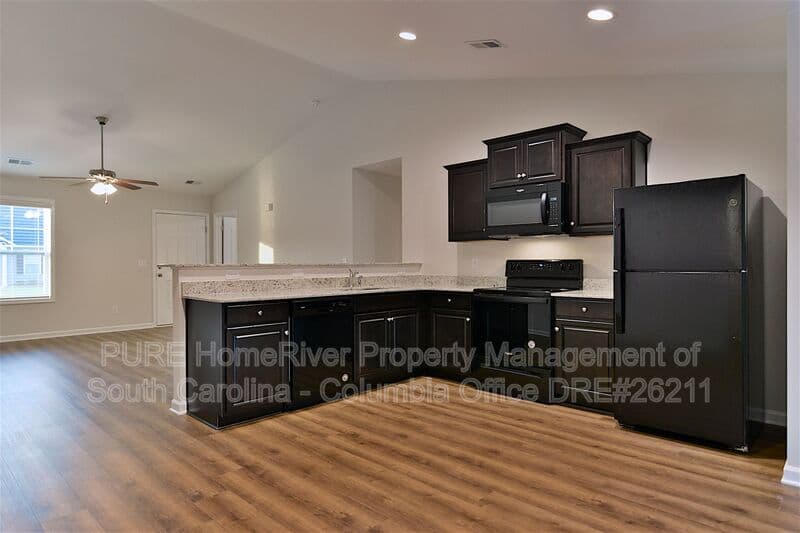 Columbia House: 416 Pitchling Dr