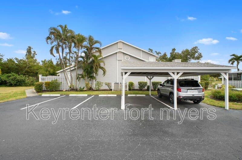 Fort Myers House: 6213 Timberwood Cir