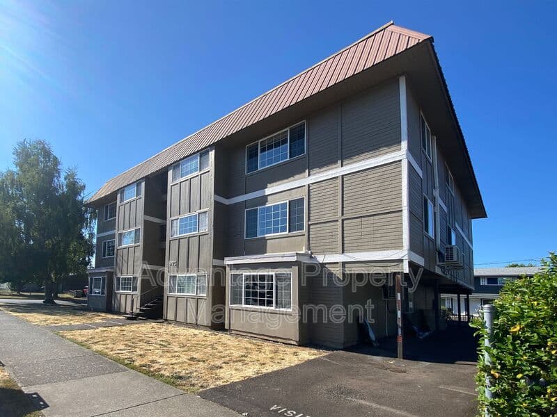 CORVALLIS House: 975 NW GARFIELD Ave