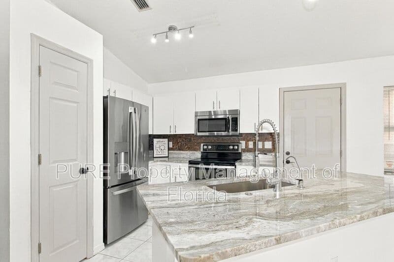 Ocala House: 645 NW 65th St