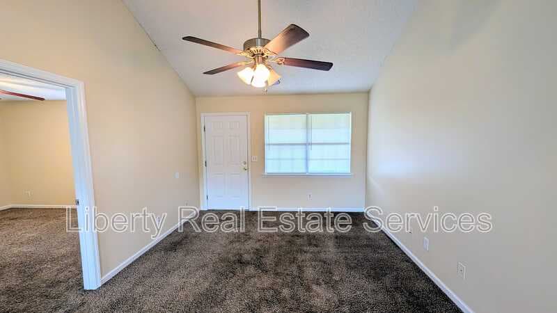 Hinesville House: 1460 Flo Zechman Dr