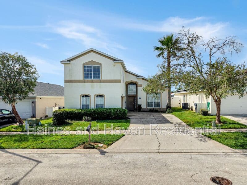Davenport House: 323 Castlemain Cir
