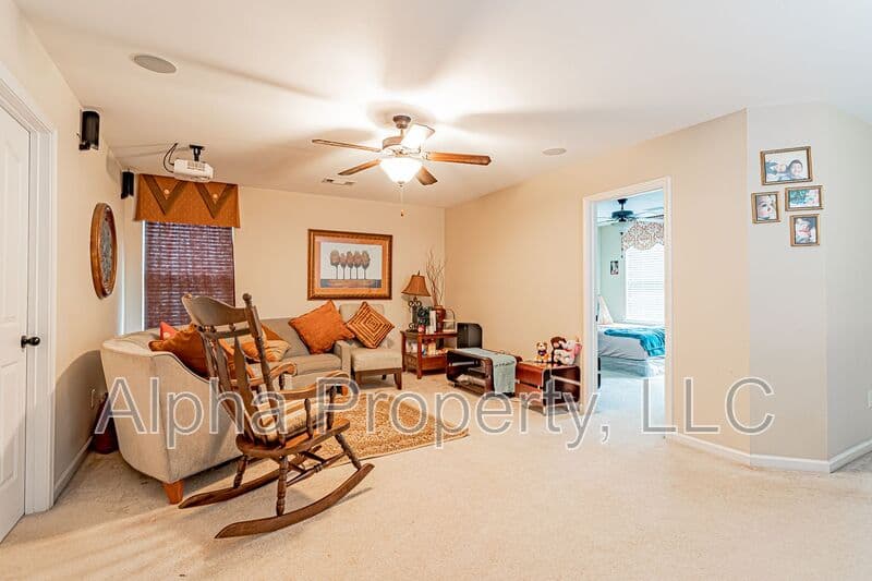 Greer House: 3 Keelin Ln