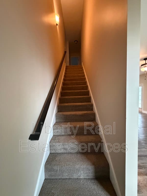 Hinesville House: 224 Whipple Ave