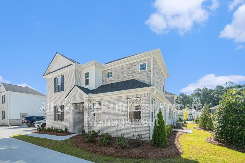 Loganville House: 607 Silver Moon Drive